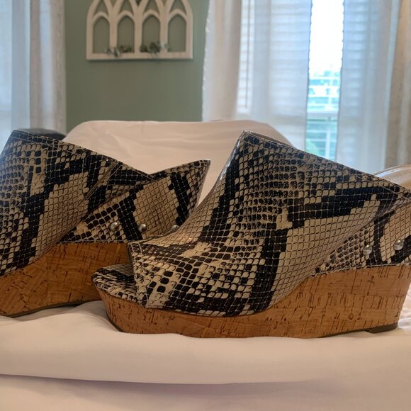 Ladies Marc Fisher  Hollen2 Snakeskin Wedges Size 10 - Picture 2 of 8